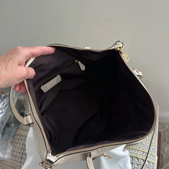 Coach Off-White Leather Shoulder Bag - Picture 7 of 10